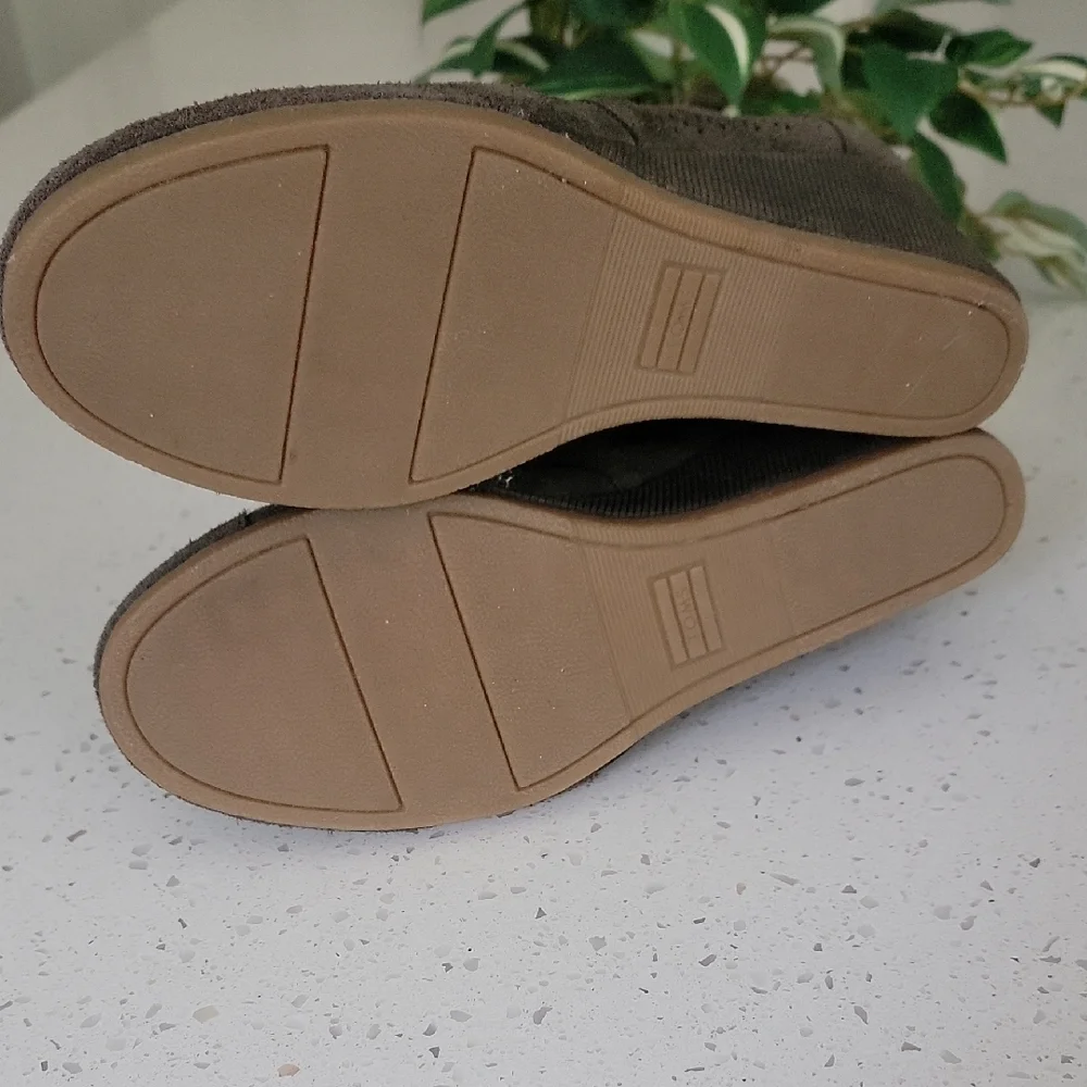Toms Olive Brown Wedge Shoes with Lace-Up Design - Picture 7 of 7